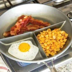 Nordic Ware 3-in-1 Pan ø 29 Cm Aluminium Met Anti-aanbaklaag 8 Nordic Ware 3-in-1 Pan ø 29 Cm Aluminium Met Anti-aanbaklaag -Pannen Verkoop 14621 divided skillet breakfast 780x780 07
